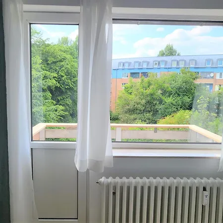 Jachmannstrasse 3og Links 2,5 Apartment *